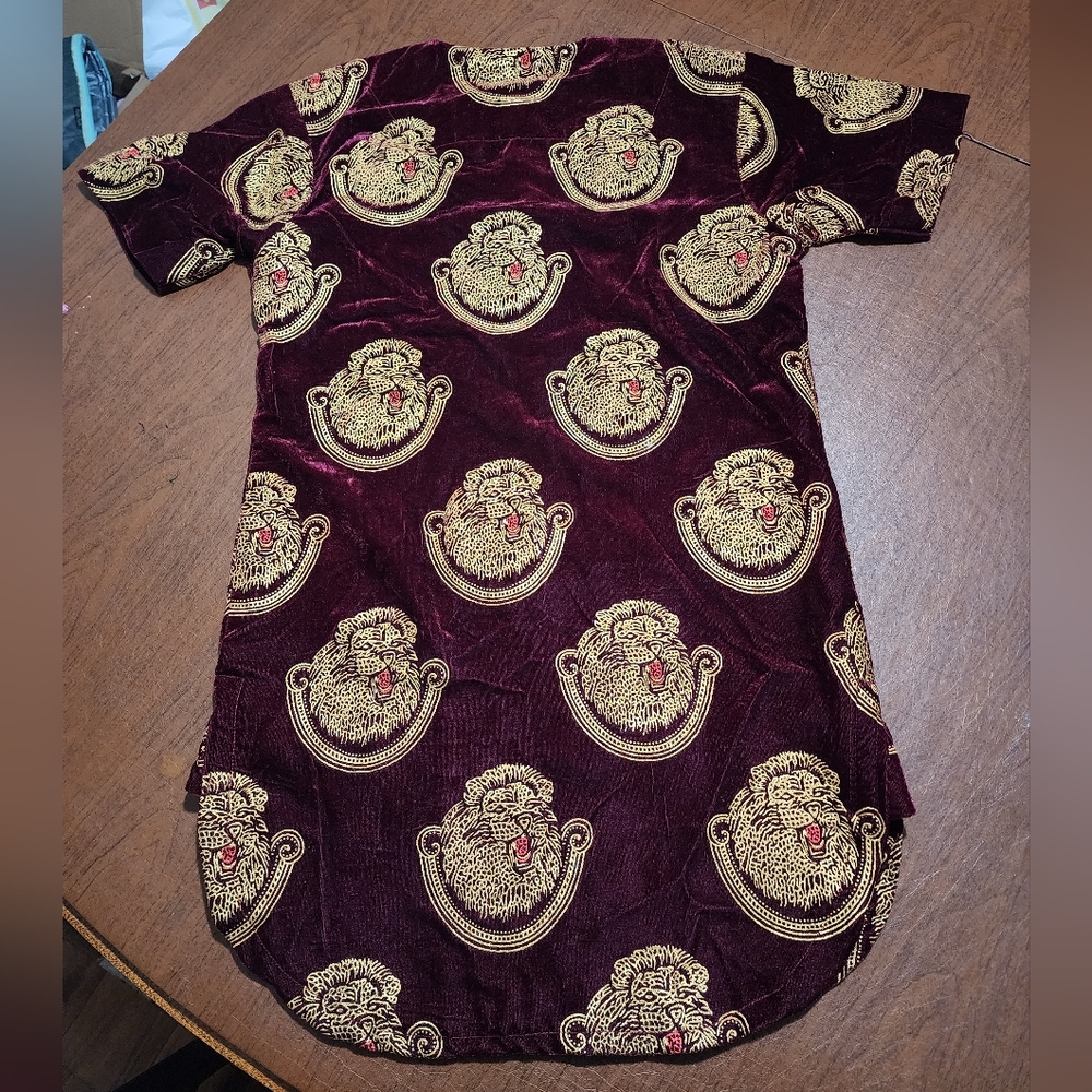 Elegant Burgundy and Gold Men's Shirt - Picture 9 of 10